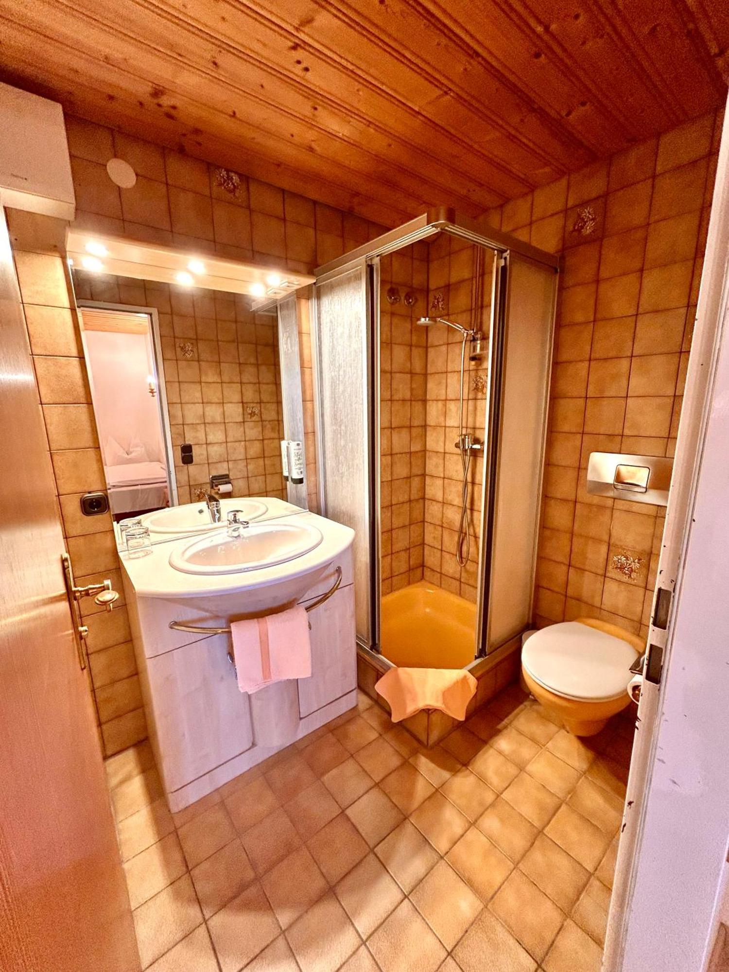 Single Room,1742615053:JPEG